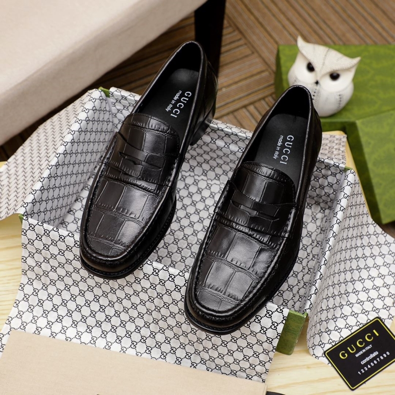 G*u*i leather shoes